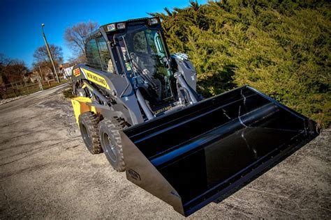 SKID STEER & COMPACT LOADER FERTILIZER BUCKET